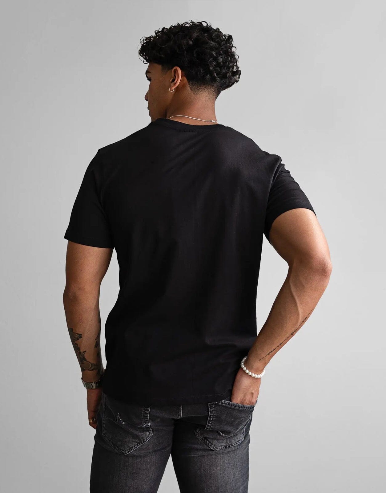 Fade Essential V-Neck Black T-Shirt